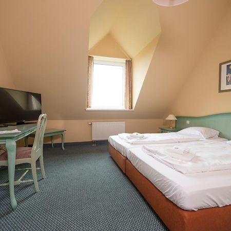 Hotel Ziegenkrug Schweriner Tor Pampow Екстер'єр фото