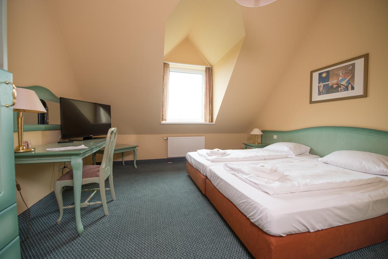 Hotel Ziegenkrug Schweriner Tor Pampow Екстер'єр фото